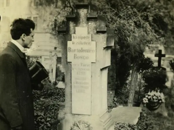 Houdini presso la tomba di Bosco a Dresda.