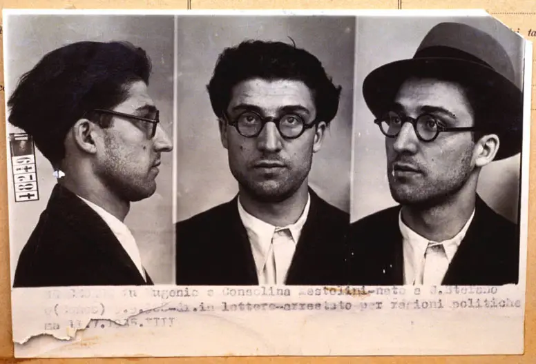Foto segnaletiche di Cesare Pavese del Casellario Politico, 1935.