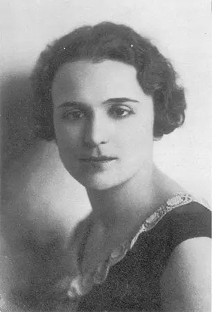 Tina Pizzardo verso il 1930. “La sua voce è ben l’unico suono che si ode sull’acqua - rauca e fresca, è la voce di prima”. Trasfigurata in una poesia di Pavese, Tina rimase a lungo “la donna dalla voce rauca” prima di poter affermare la propria identità.