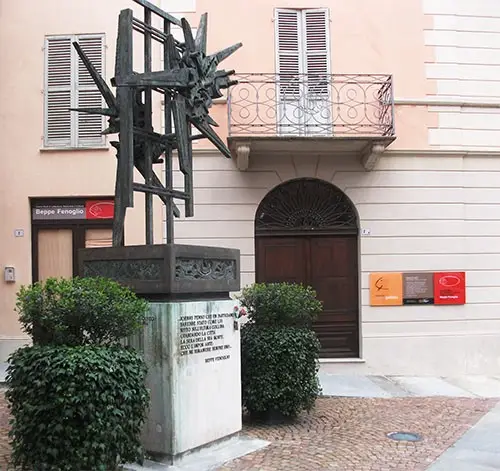 Piazza Rossetti ad Alba, ex casa di Fenoglio.