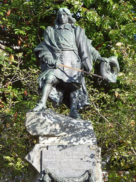 Monumento dedicato al pastore valdese Henri Arnaud realizzato nel 1925 da Emilio Musso su disegno dello scultore torinese Davide Calandra, Torre Pellice.