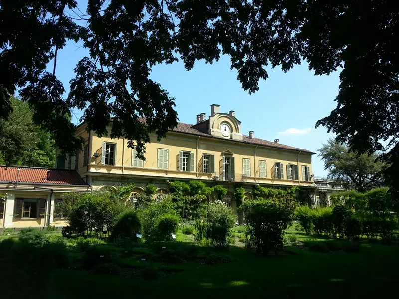 Giardino ed edificio dell'Orto Botanico (© foto E. Donadeo).
