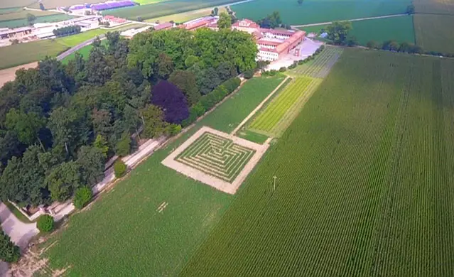 Il labirinto della Tenuta Berroni visto dall'alto.