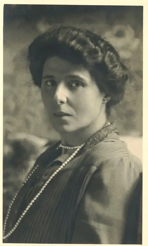 Alice intorno al 1911 (già a Cuneo). © Museo Casa Galimberti del Comune di Cuneo