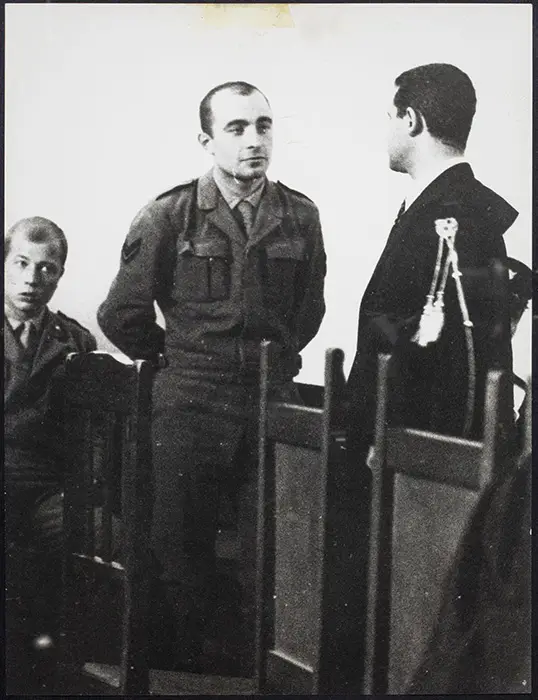Enzo Bellettato durante il processo per obiezione di coscienza al Tribunale militare di Torino (© Archivio Centro Studi Sereno Regis, FMP, fasc. 73).