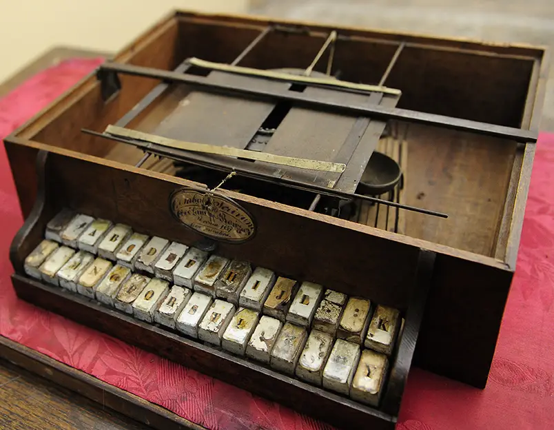 Il cembalo scrivano n. 10 conservato al Museo di Storia Naturale di Novara.