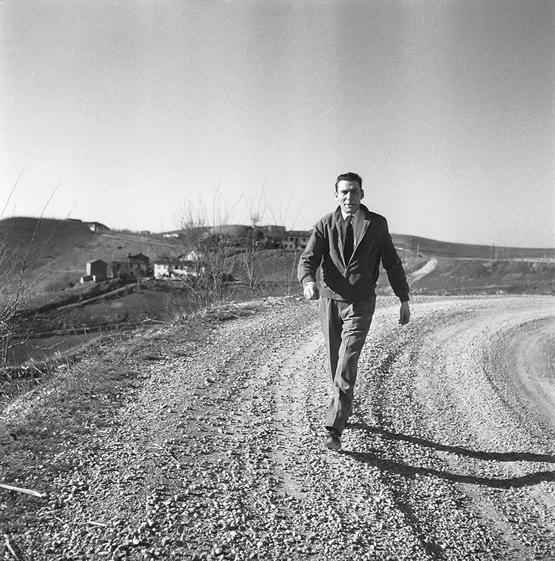 Beppe Fenoglio. Foto di Aldo Agnelli (© Archivio Centro Studi Beppe Fenoglio).