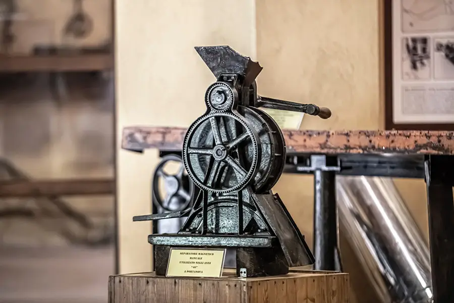 Separatore magnetico manuale esposto al Museo dell’oro a Casal Cermelli (© Cascina Merlanetta).