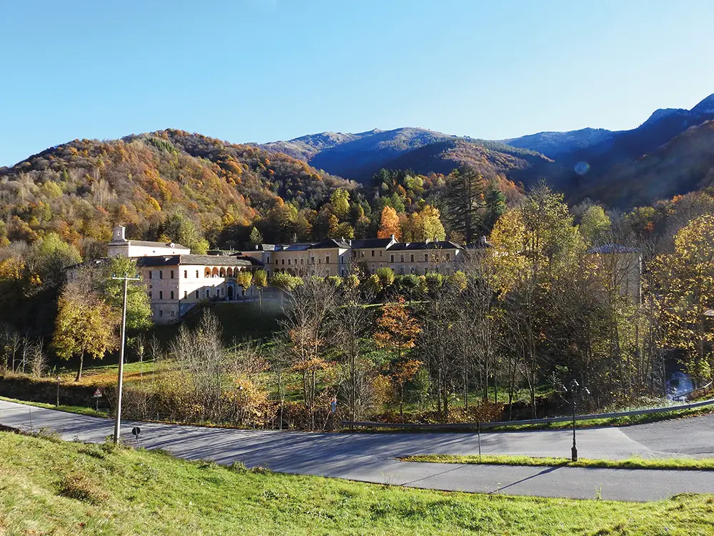 La certosa di Pesio vista dall'esterno.