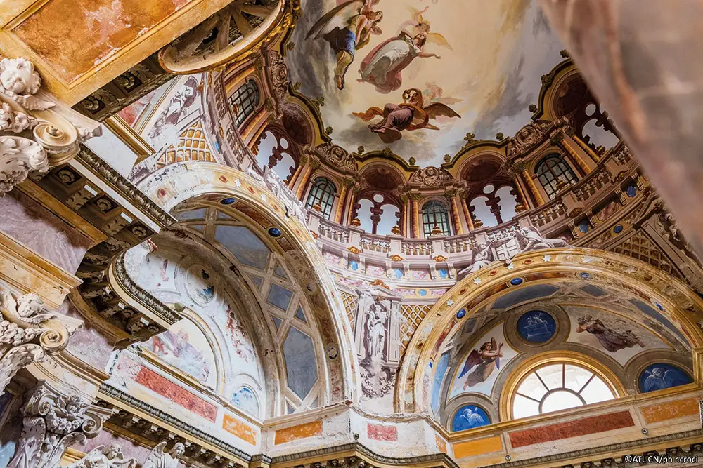 Gli affreschi al castello di Casotto (ATL di Cuneo – Foto di Roberto Croci).