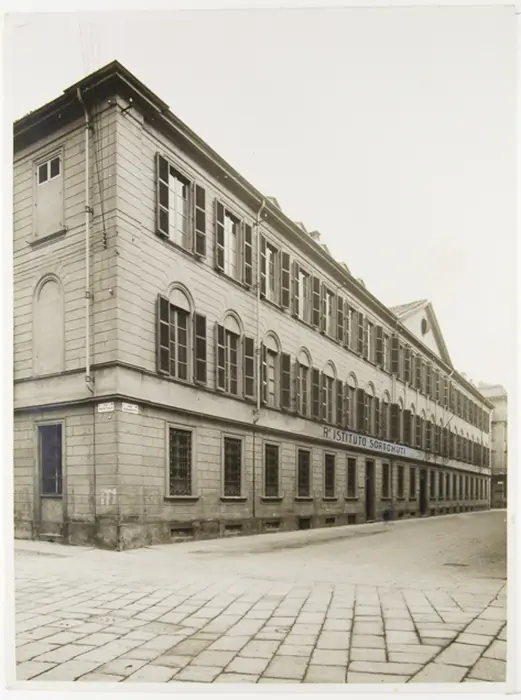 La prima sede dell'Istituto dei Sordi di Torino in via Assarotti.