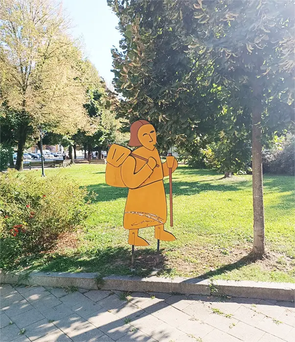 Indicazione della Via Francigena a Santhià.