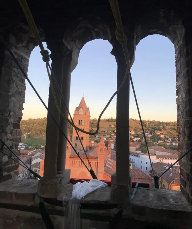 Vista del campanile del duomo dalla torre Sineo (foto di Livia Siccardi).