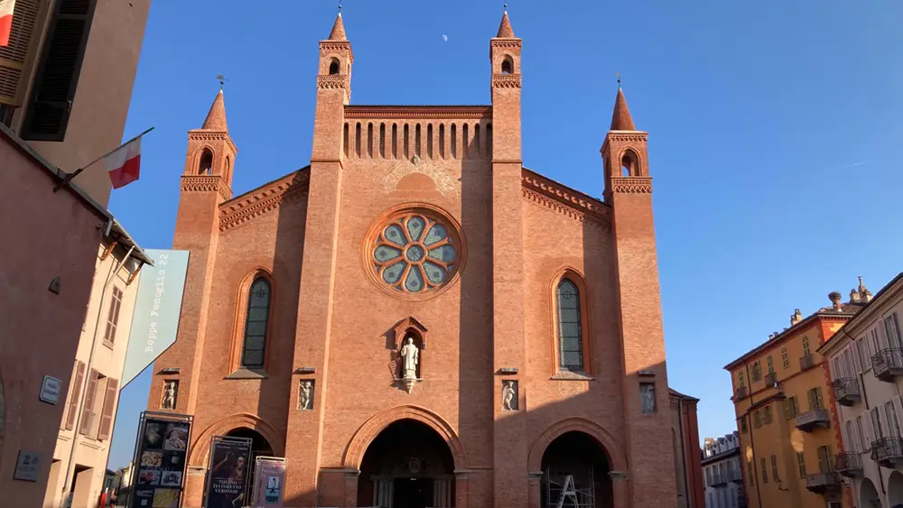Facciata del duomo (foto di Irene Bottino).