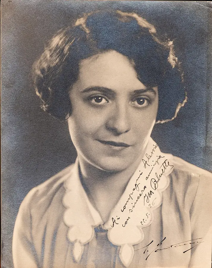 Isa Bluette (alias Teresa Ferrero), 22 maggio 1926. Fotografo ignoto (positivo ai sali d’argento, 160x240 mm). Archivio del Centro Studi Piemontesi-Ca dë Studi Piemontèis, Fondo Angelo Alessio (fascicolo 33).