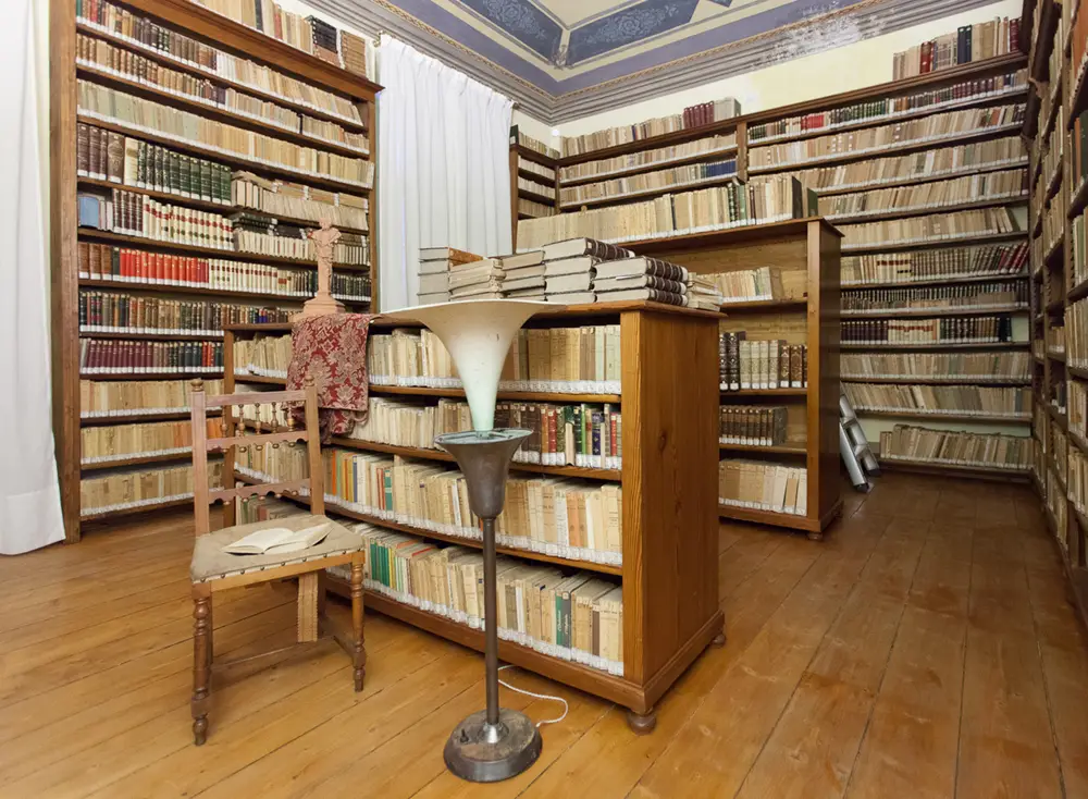 La biblioteca della famiglia Galimberti nel Museo Casa Galimberti (© Museo Casa Galimberti).